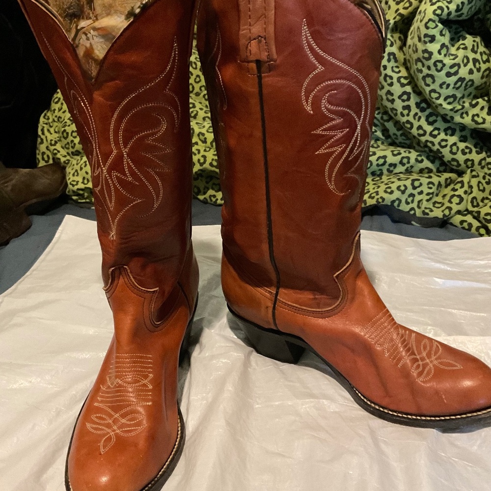‘MADE IN CANADA ‘’  COWBOY BOOTS  UNISEX